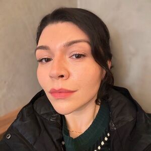 Meet your Posher, Cynthia